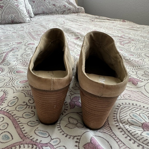 Aldo genuine leather suede  slip on block heel. - Picture 4 of 4